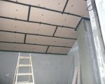 vzduchotěsná vrstva střechy, spoje a připojovací spáry ke stěnám utěsněny vzduchotěsnou páskou_S.JPG
