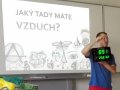 Měření v českých školách:  Žáci při hodinách dýchají vzduch s obsahem CO<sub>2</sub> vyšším, než připouštějí hygienické limity. Hůř se kvůli tomu učí.
